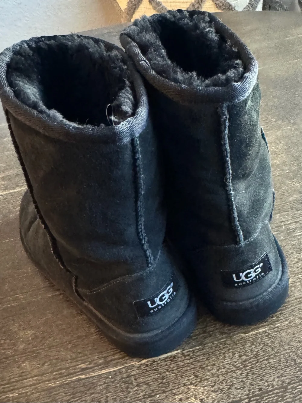 UGG Kids Black Suede Fleece-Lined Boots Girls 4